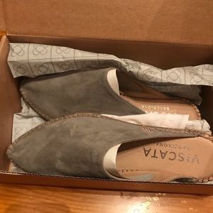 BRAND NEW never worn Viscata slip on shoes very chic